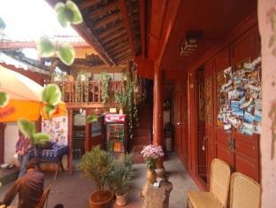 Overseas Inn Lijiang  Zewnętrze zdjęcie